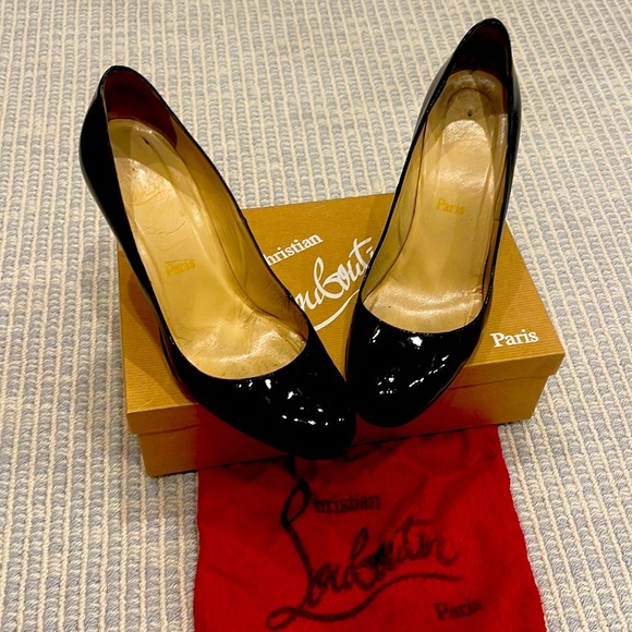 Black Patent Simple Pump